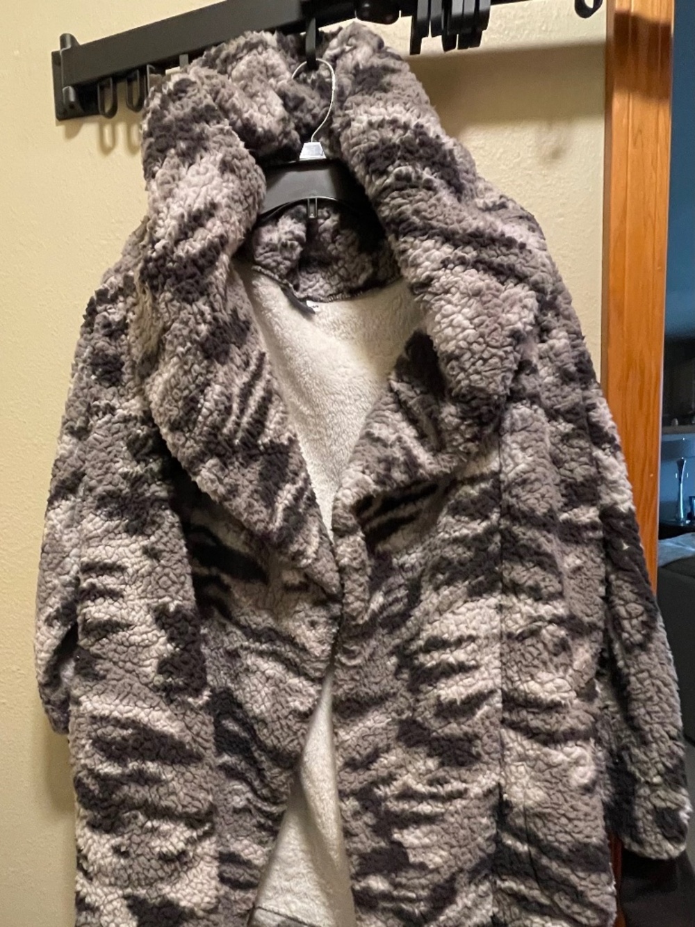 GILI Grey Camo Sherpa Lounger XS/S